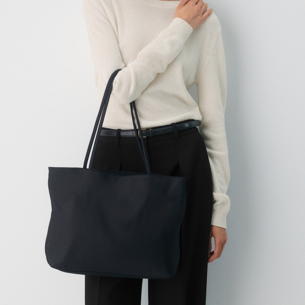 Aritzia Babaton Idolize Bigger Tote Bag